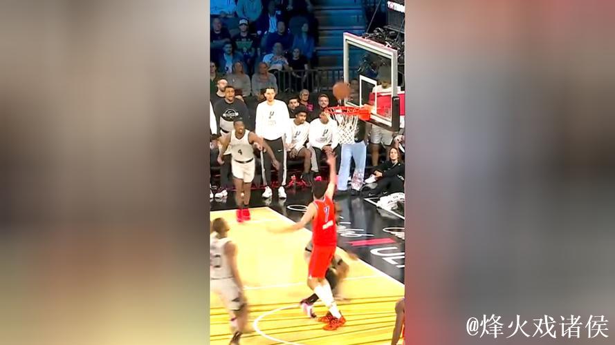 福克斯追身快攻 卡斯尔滞空拉杆打进